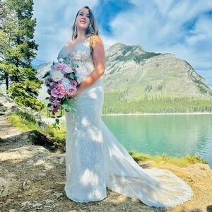 Elegant White Lace Wedding Dress